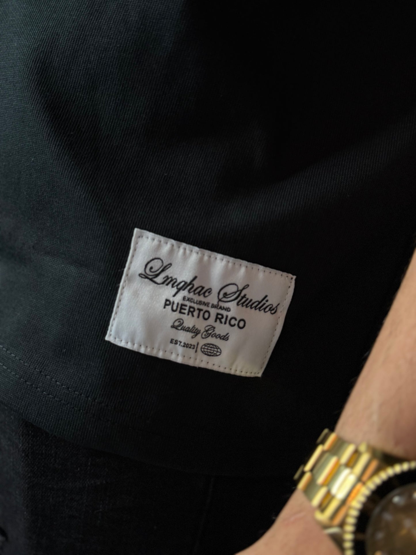 Gold ”LM" -Logo Tee